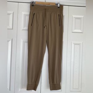 Women's Athleta Camden Jogger Beige Lightweight Elastic Waist Pockets Sz 6